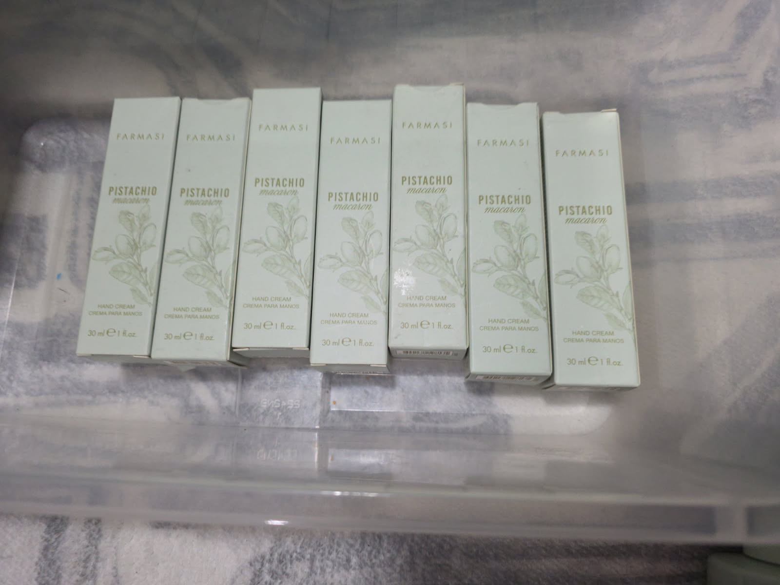 Farmasi Pistachio Macaron Body Wash