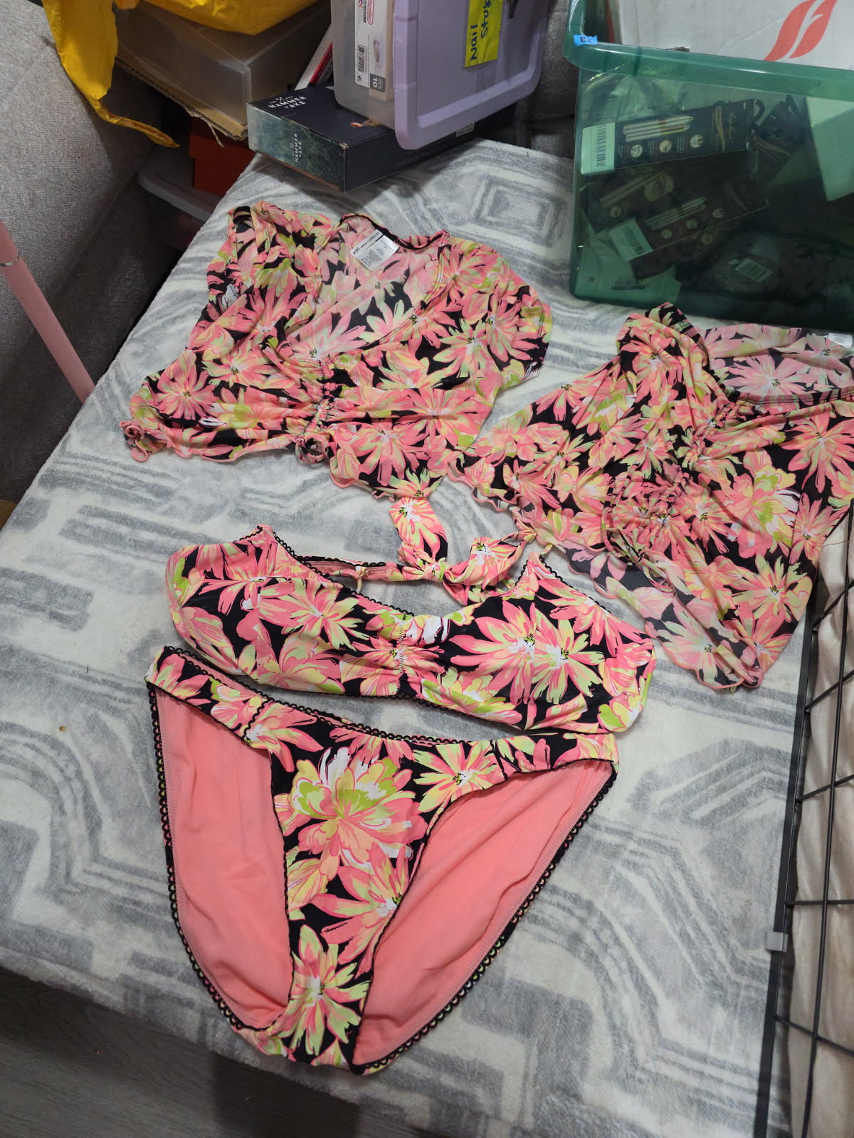 Celebrity Pink Juniors SIZE XL(15-17) Mesh Coverup Top with Short Sleeves, FLORAL