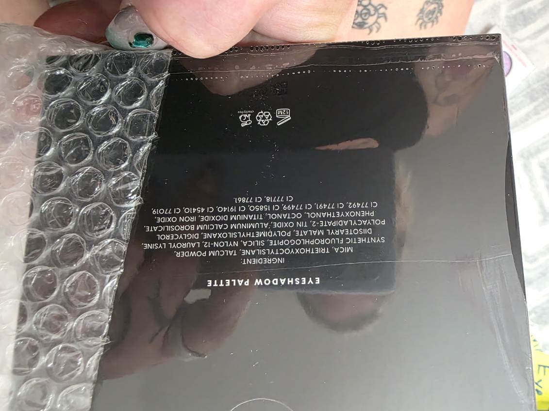 EUPHORIA™ XL Magnetic Makeup Palette – Hot Pink Metal Edition