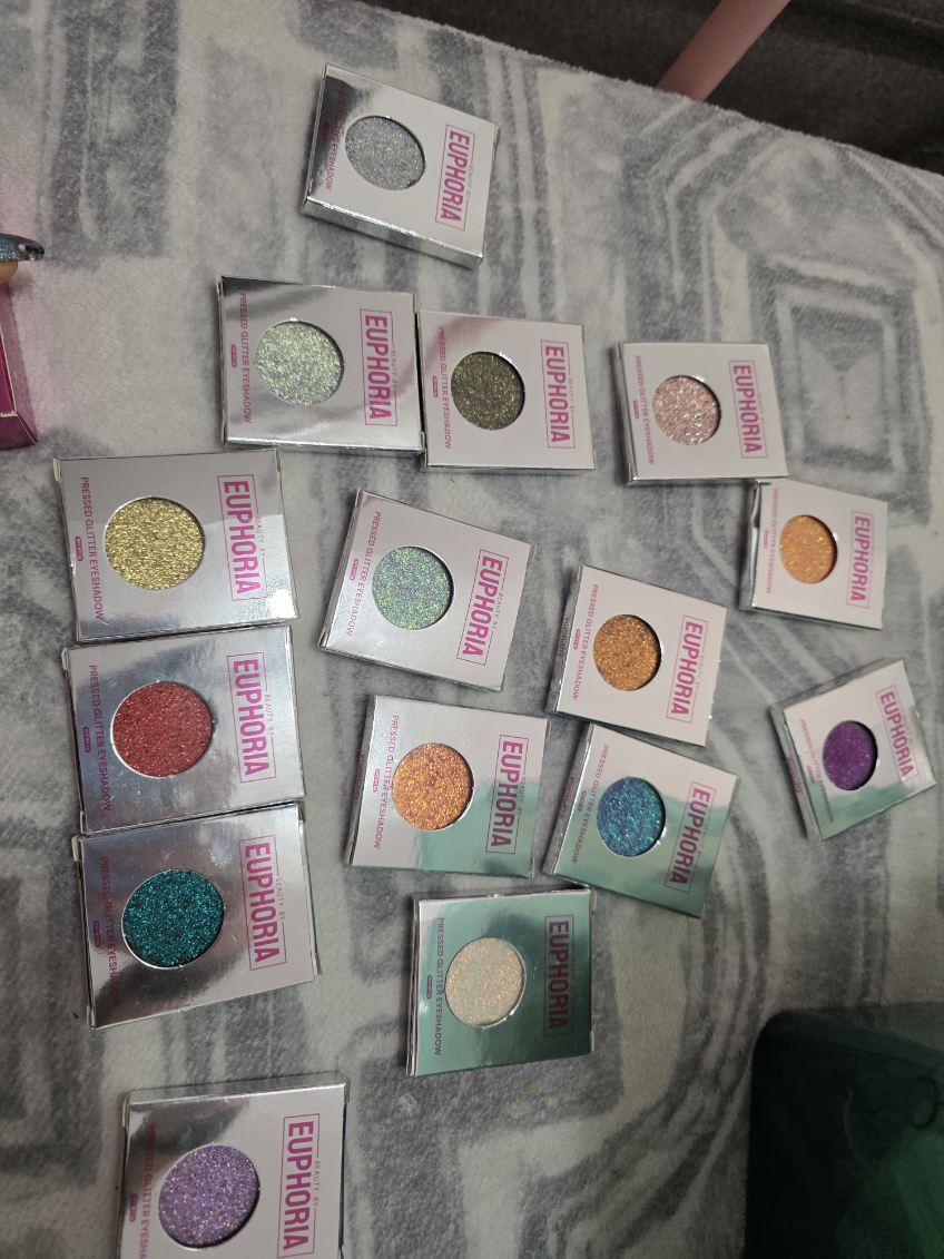 EUPHORIA™ XL Magnetic Makeup Palette – Hot Pink Metal Edition