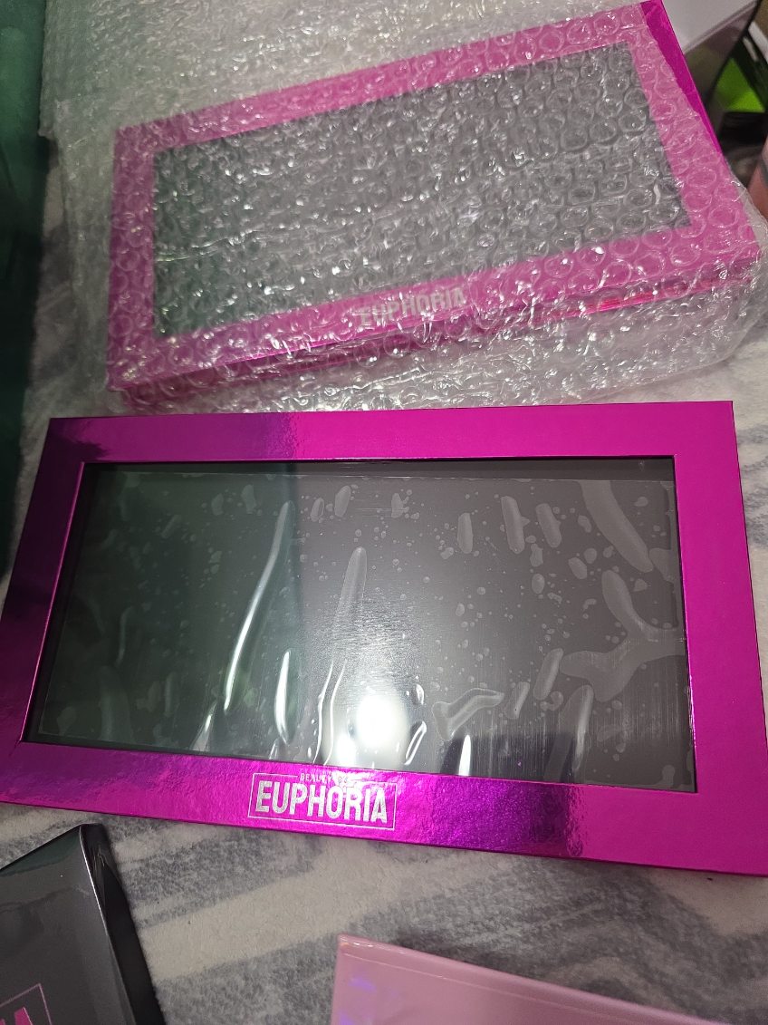 EUPHORIA™ XL Magnetic Makeup Palette – Hot Pink Metal Edition